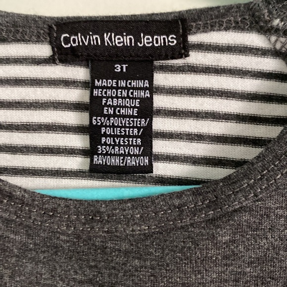 GUESS BUNDLE OF 3 DRESSES  GIRL SIZE 3 . - Picture 3 of 12